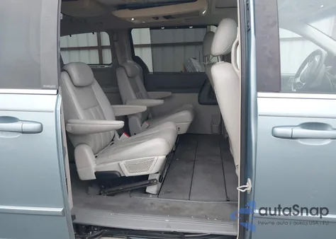 2008 Chrysler Town & Country Touring z USA, uszkodzony, nr VIN 2A8HR54P38R709786